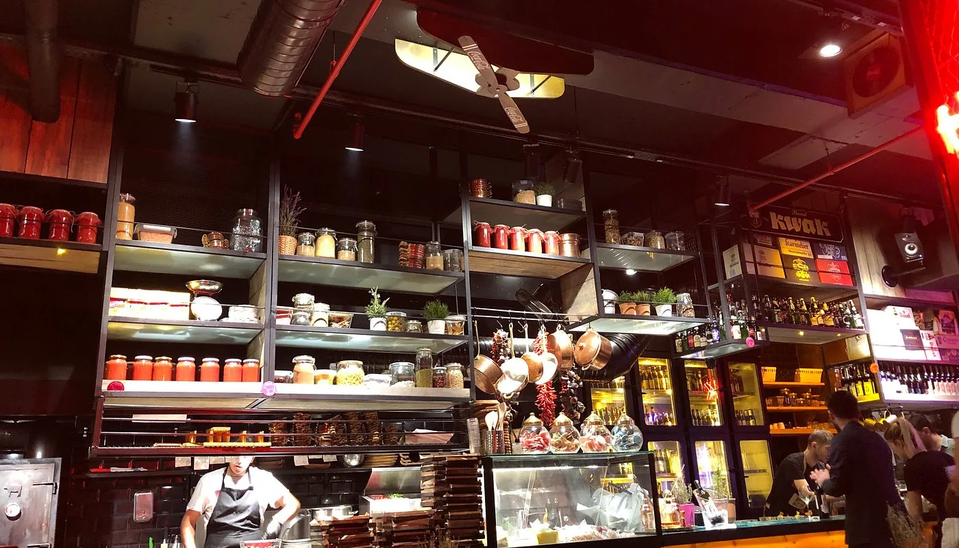 Tütsü açık mutfak ve bar